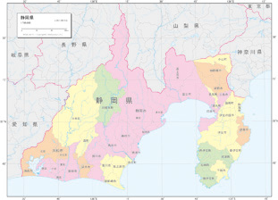 各市区町村を個別に選択できる構造のため、このような着色区分も容易に仕上がります。（ここでは人口10万超を赤、5万超を橙、1万超を黄、それ以下を緑に区分し、市区町村ごとに色分けしました）