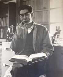 服部新佐博士(1915-1992)
